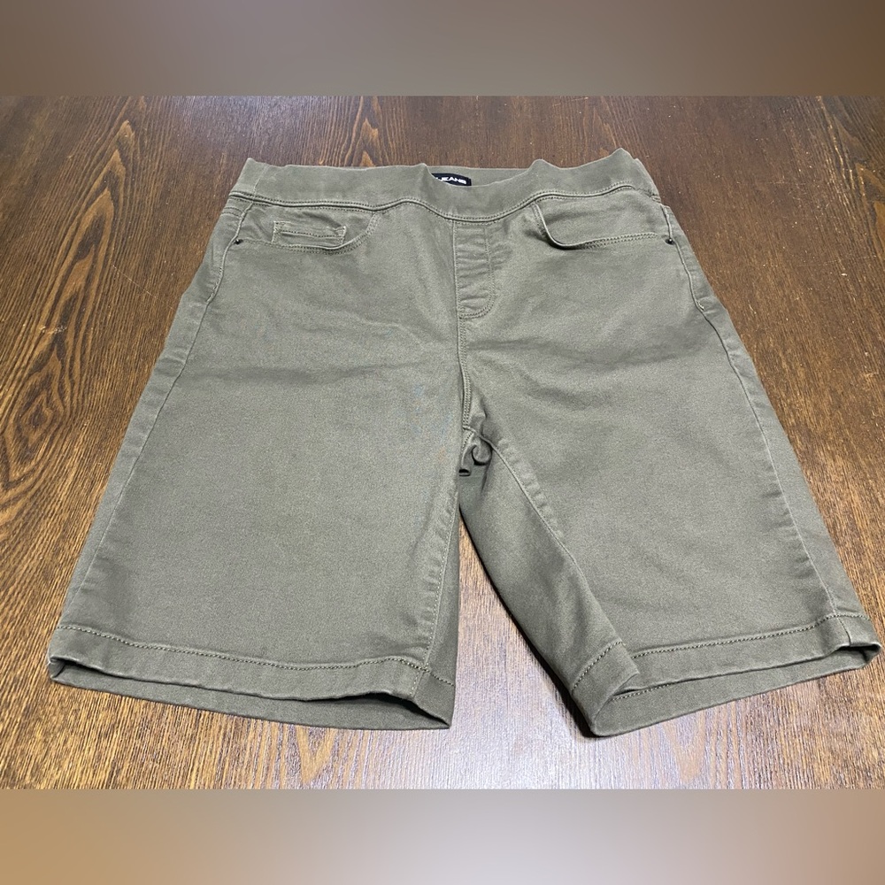 DKNY Jeans Women's Pull-on Stretch Bermuda Shorts Olive/Khaki Green Size Medium